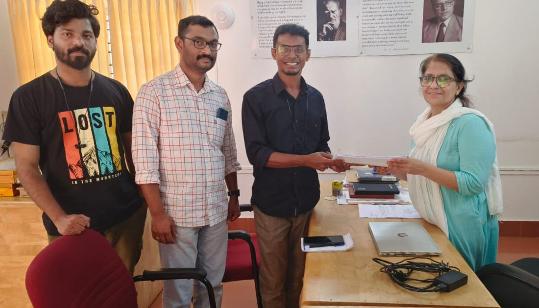 The NPoC team hands the market study report to MSSRF